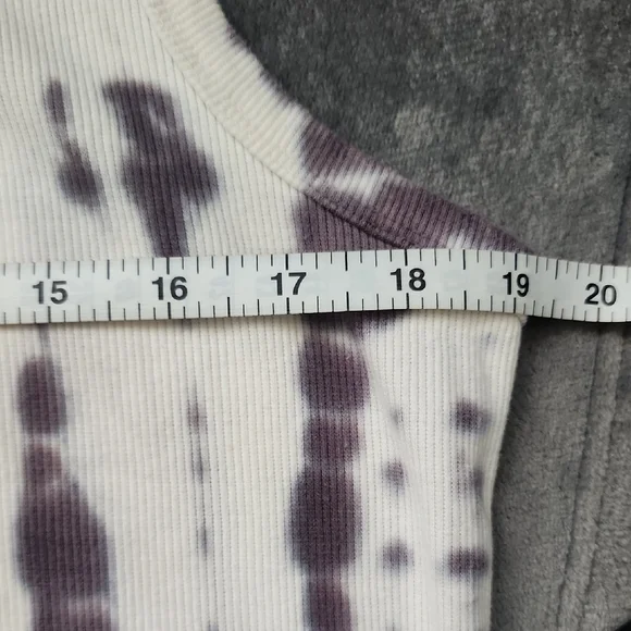 🌟DONATING 4/17🌟 C&C California White and Lavender Tie-Dye Midi Dress - Picture 3 of 6